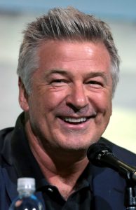 Alec Baldwin som Hawkins