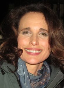 Andie MacDowell som Carrie