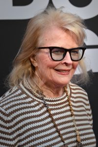 Candice Bergen är Cresta i Soldier Blue