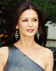 Catherine Zeta-Jones är Sandy i The Rebound