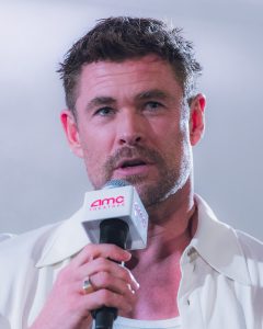Chris Hemsworth som Dementus