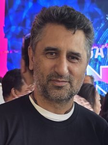 Cliff Curtis som Emilio