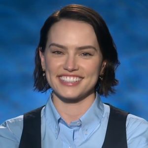 Daisy Ridley är Trudy Ederle i Young Woman and the Sea