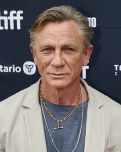 Daniel Craig som Joe Bang