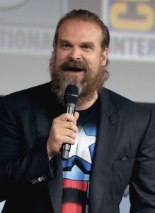 David Harbour som Jim Hopper