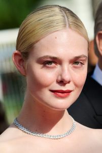 Elle Fanning som Sylvie Russo