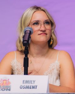 Emily Osment är Lilly Truscott i Hannah Montana Forever