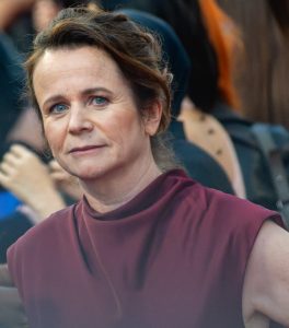 Emily Watson är Mother Superior Valya Harkonnen i Dune: Prophecy