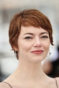 Emma Stone är Bella Baxter i Poor Things