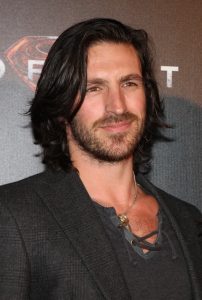 Eoin Macken som Davis Collins