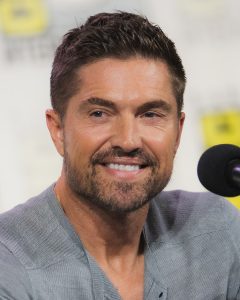Eric Winter som Tim Bradford