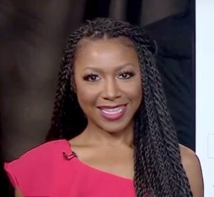 Gabrielle Dennis som Denise Roy