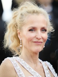 Gillian Anderson som Jean Milburn