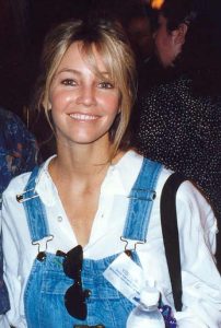 Heather Locklear som Amanda Woodward