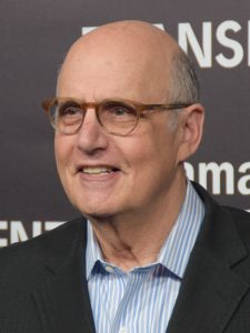 Jeffrey Tambor som Mayor Augustus Maywho