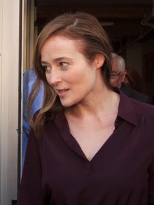 Jennifer Ehle som Carla