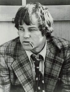 Joe Don Baker som Darius Jedburgh