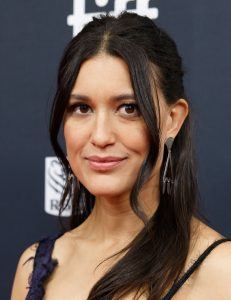 Julia Jones som Angela Bishop
