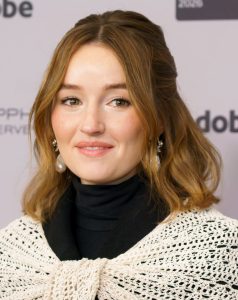 Kaitlyn Dever som Lily Cotton