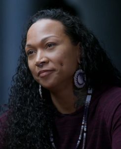 Kali Reis som Evangeline Navarro