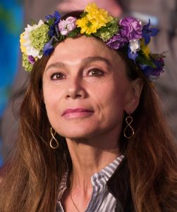 Lena Olin är Nadja Melander i På liv och död
