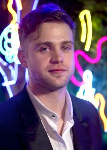 Leo Woodall som Roxby ”Roxster” McDuff