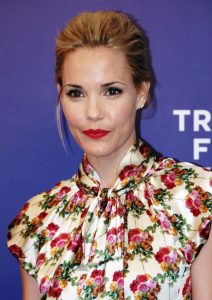 Leslie Bibb är Kate Bohr i The White Lotus