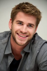 Liam Hemsworth som Owen Brophy