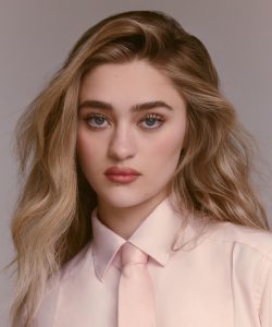 Lizzy Greene som Dawn Harper