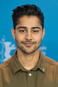 Manish Dayal som Devon Pravesh