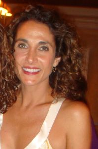 Melina Kanakaredes som Stella Bonasera