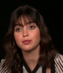 Melissa Barrera är Sam Carpenter i Scream