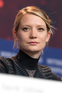 Mia Wasikowska som Anna