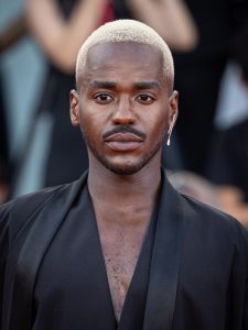 Ncuti Gatwa som Eric Effiong