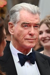 Pierce Brosnan som Sam Carmichael
