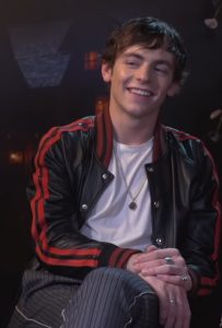 Ross Lynch som Harvey Kinkle
