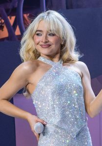 Sabrina Carpenter som Harper Kreyman