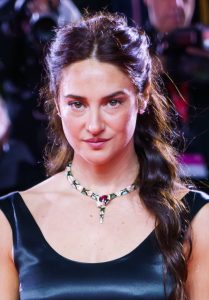 Shailene Woodley är Eleanor Falco i To Catch a Killer