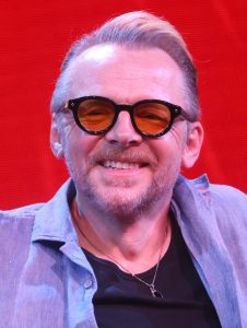 Simon Pegg som Benji Dunn
