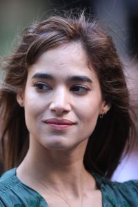 Sofia Boutella är Kora i Rebel Moon – Part One: A Child of Fire