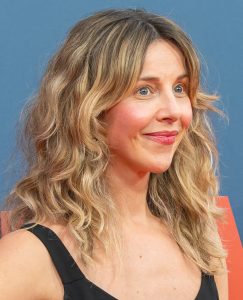 Sophia Di Martino som Carol