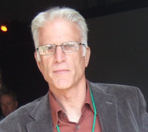 Ted Danson är Charles Nieuwendyk i A Man on the Inside