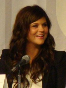 Tiffani-Amber Thiessen som Lori Mendoza