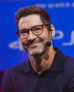 Tom Ellis är Lucifer Morningstar